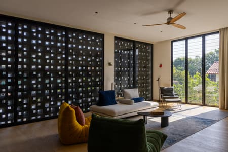 Tropical Shift House